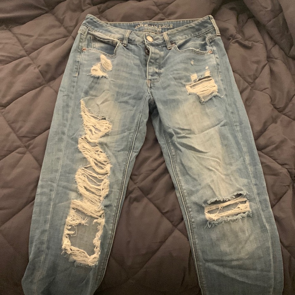 American eagle Tom girl ripped jeans